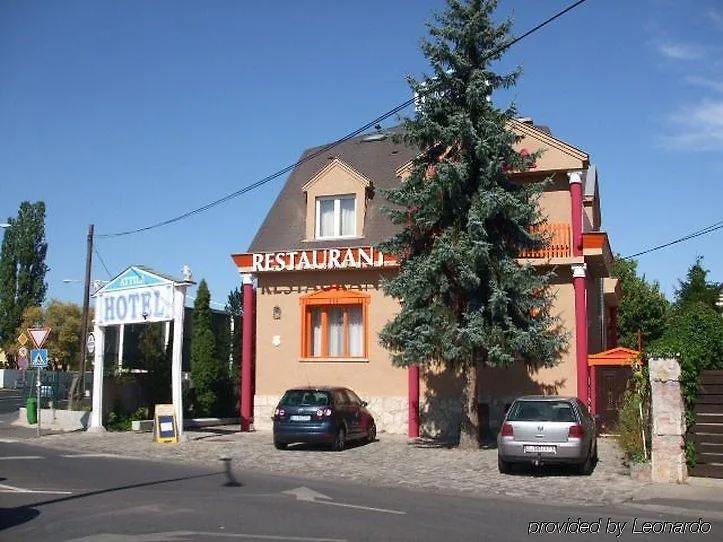 Attila Hotel Будапешт