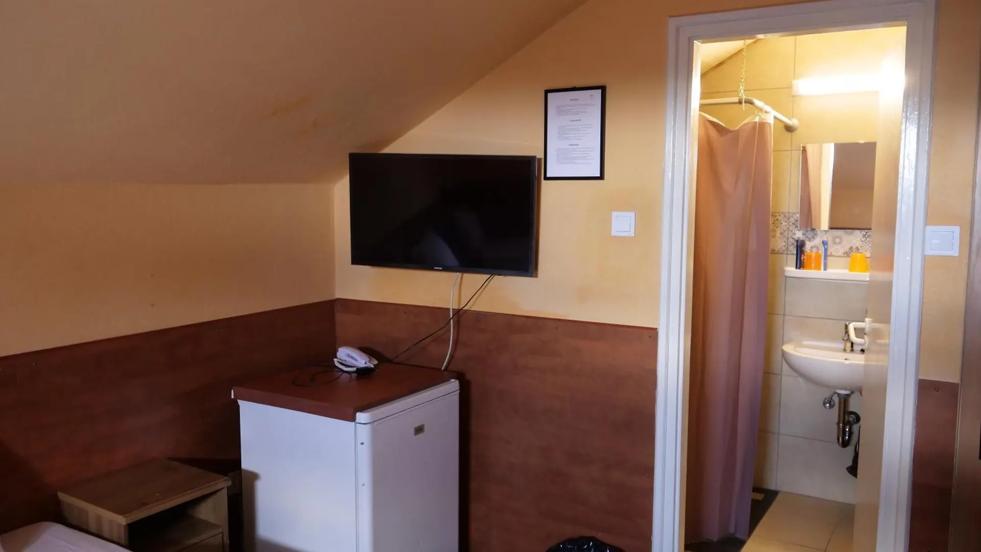 Attila Hotel Budapest 2*,