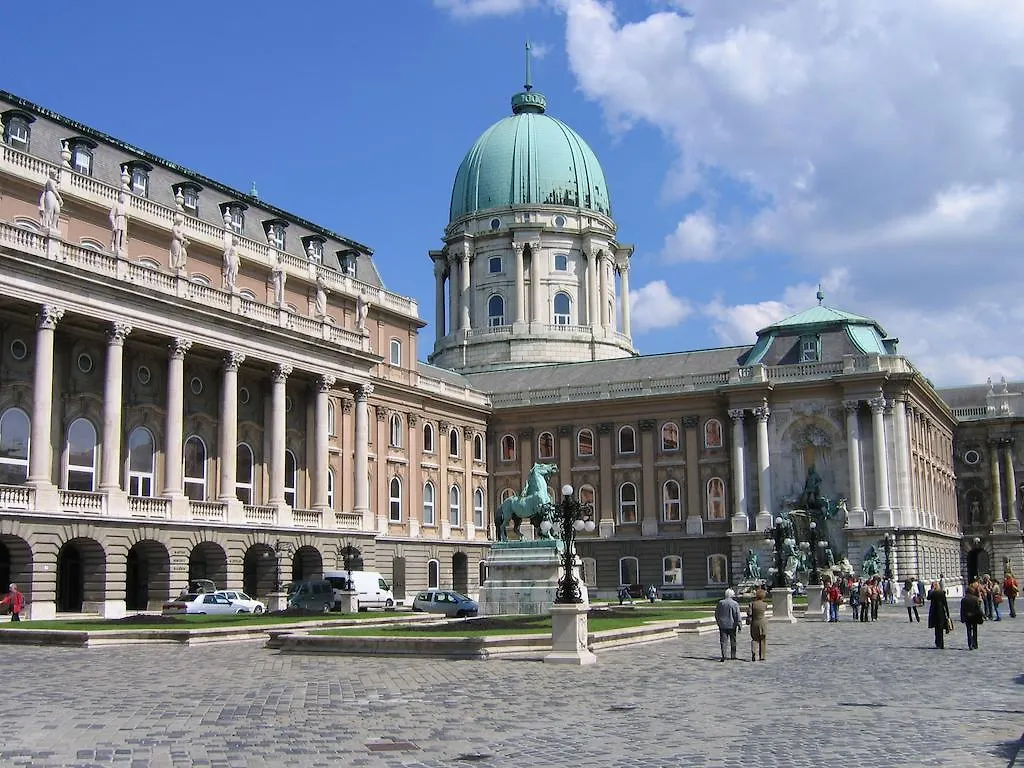 **  Attila Hotel Budapest Ungern